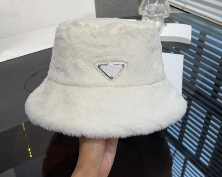 Designer Fur Bucket Hat Cap 2024 Nuovi i Inverno caldo addensare Casual cappelli da pescatore aderenti Classic Ski Skull Beanie Hats le donne