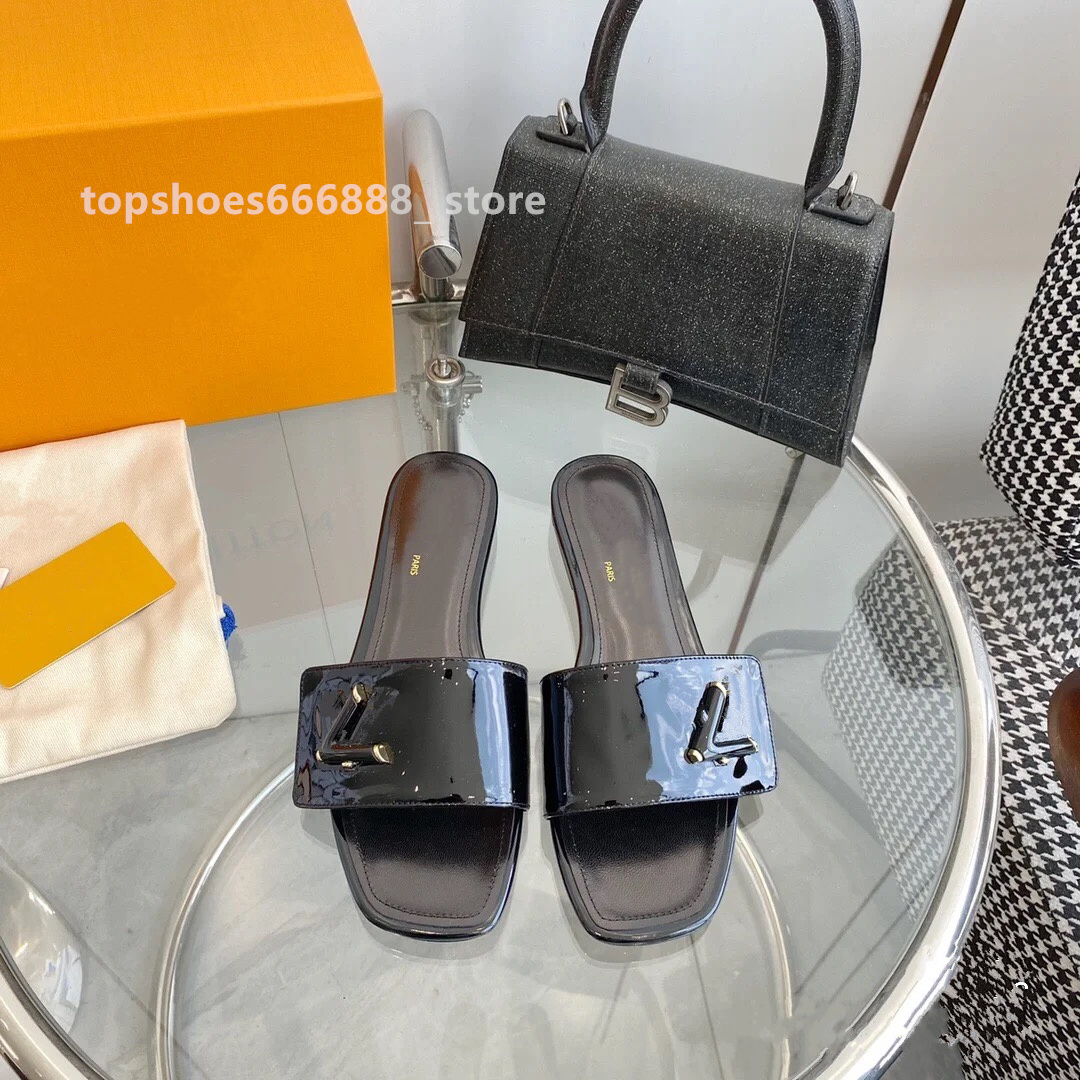 2023 Nouveau créateur de luxe Lock It Sandals Femmes Chaussures de plage Chaussures florales Brands Mescules Flip Flop