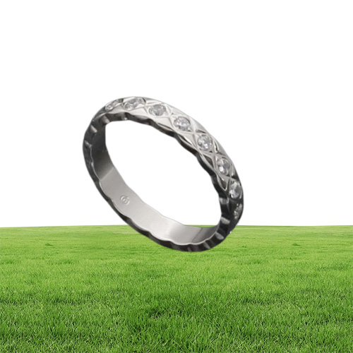 Europa Ameryka w stylu Mężczyźni Kobiety Tytanium Steel 18K Grawerowane Grawerowane Rhombus Plaid Ustawienia Diamentowe Miłośnicy wąskie pierścienie Rozmiar US5U9820759