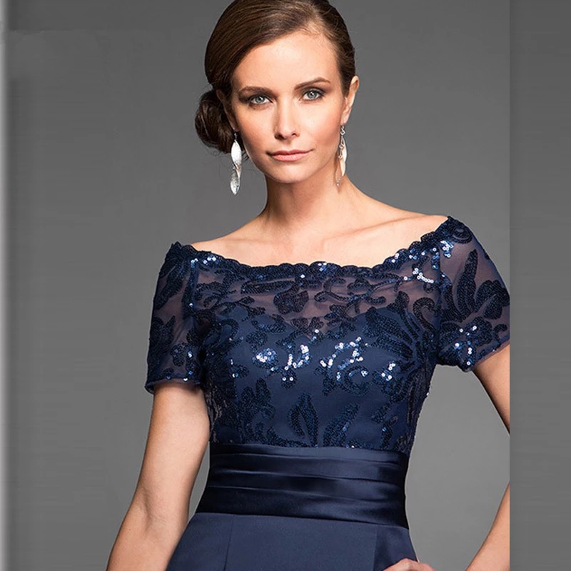 Abiti la madre della sposa blu navy Guaina Maniche corte Paillettes Plus Size Abiti la madre dello sposo corto il matrimonio