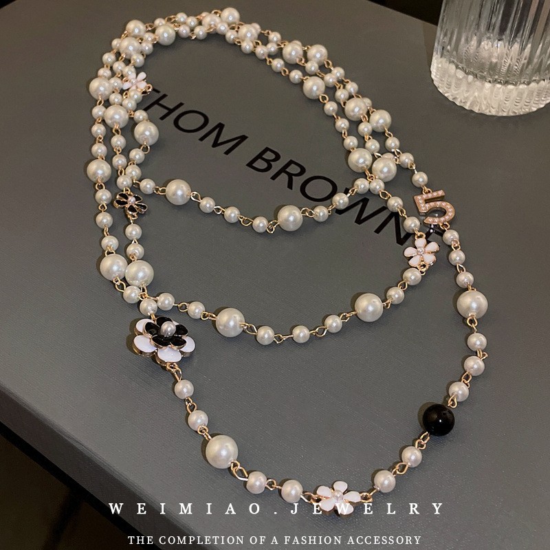 Hänghalsband Flower Pearl Long Sweater Chain med nischdesign, avancerad halsband, fashionabla och mångsidiga, lätt och lyxiga temperamenthalsband