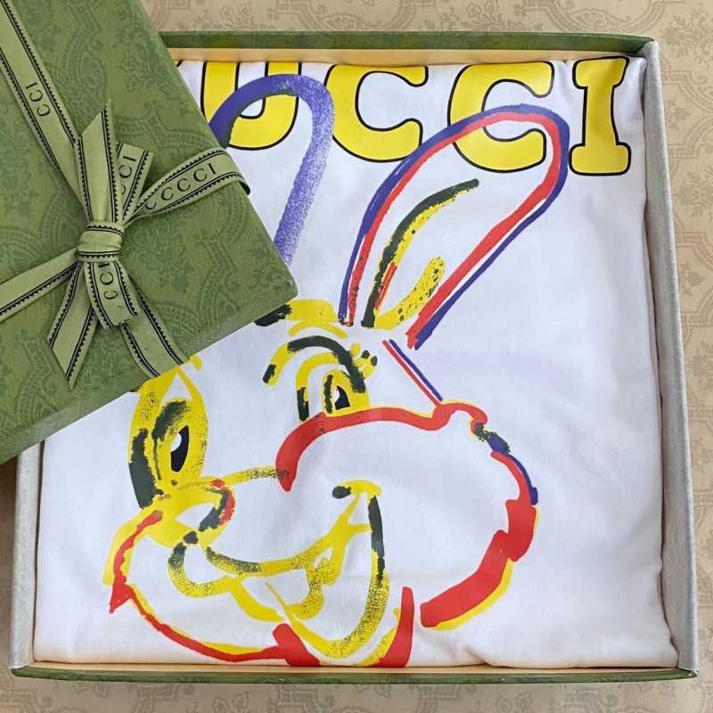 2024 Designer Clothing Designer T Shirt Rok Rabbit Co hodowane ekskluzywne kreskówkowe rękawy z drukowanymi -wybitami Kobietowa koszula rodzinna