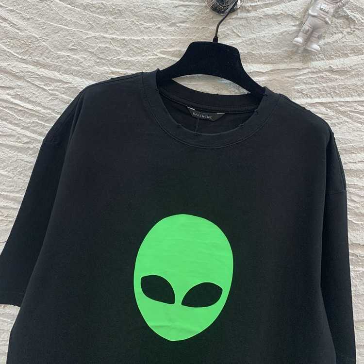 2023 Nova designer, camisa de camisa sofisticada de camisa sofisticada alta correção clássica clássica de camiseta alienígena Top de top