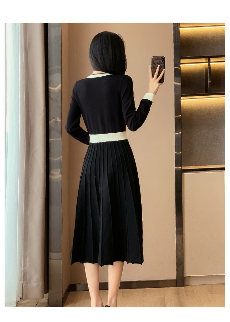 Casual Dresses High Quality Elegant Autumn Pleated Midi Dress New Fashion Women O Neck Long Sleeve Knitted Hit Color Pearl Button Sweater Dress 2023