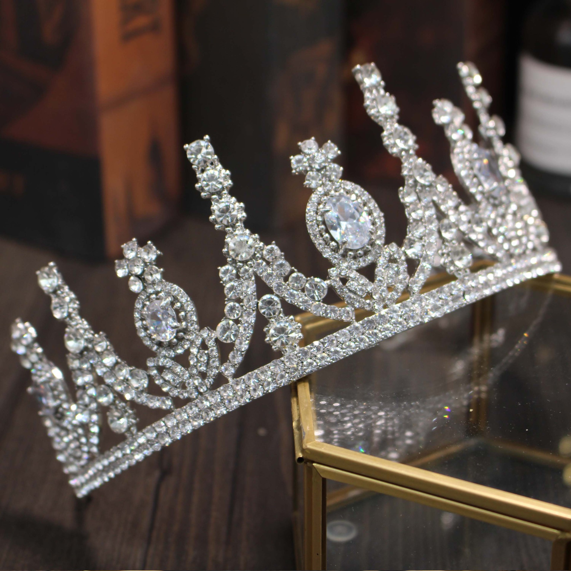 Bling Tiara a buon mercato corone di capelli capelli gioielli Crystal Wholesale Wholesale Girls Evening Prom Party Accessori Accessori