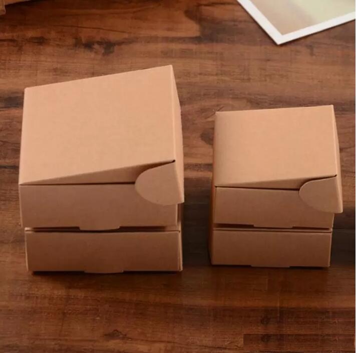 Presentförpackning 9,5*9,5*3,5 cm Kraft Paper Cardboard Package Box Presentförpackning Svål Spelförpackningsförpackningslåda Godislådor