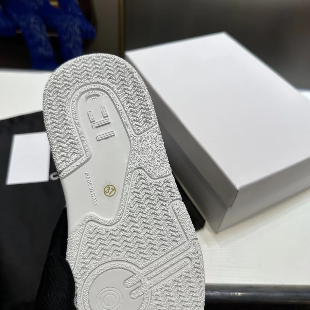 Unissex designer sapatos casuais 2023 triunfo panda sola grossa pequenos sapatos brancos amantes lazer esportes combinando sapatos de placa de cor