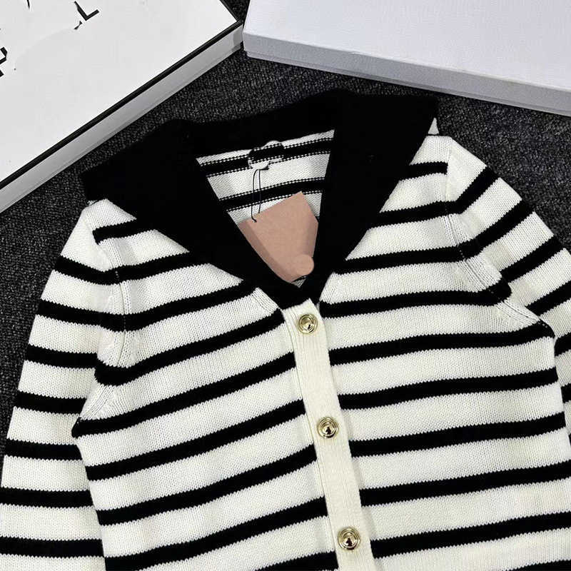 Kvinnors tröjor Designer Luxury M Stripe Stripe Navy Collar Single Breasted Short Cardigan Women's Sweet Age Reducing Coat Thin 23 Tidig Spring L7iy