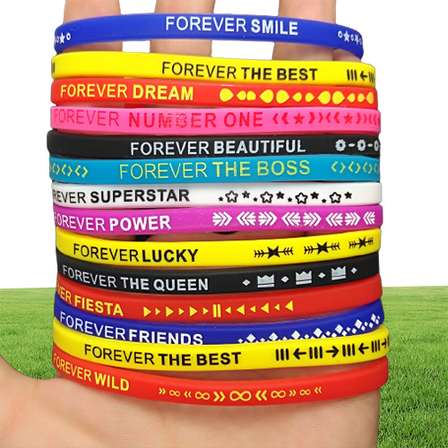 Bulk partier 100st topp design färgglada charm för evigt silikon armband gummi idrottsandelar män kvinnor leksaker armband födelsedag xmas4916414