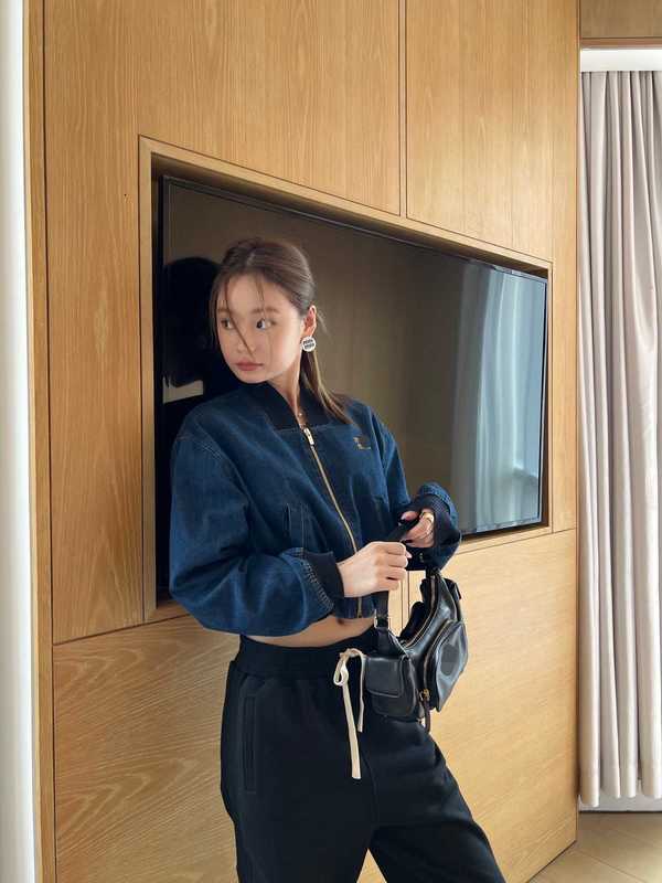 Women's Jackets designer Mi Miao's 23ss Autumn Letter Puncture Loose Short Denim Coat Versatile Small Cardigan IPB6