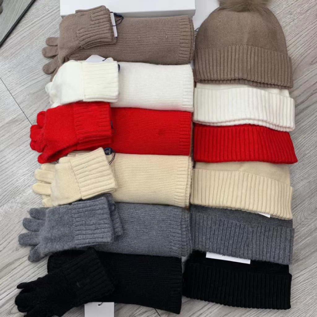 2023 Designer Cappello Designer Guanto Designer Sciarpa Inverno M Bocca Lana Cappello caldo Sciarpa Guanto Set tre pezzi Volpe Palla capelli Cappello di lana