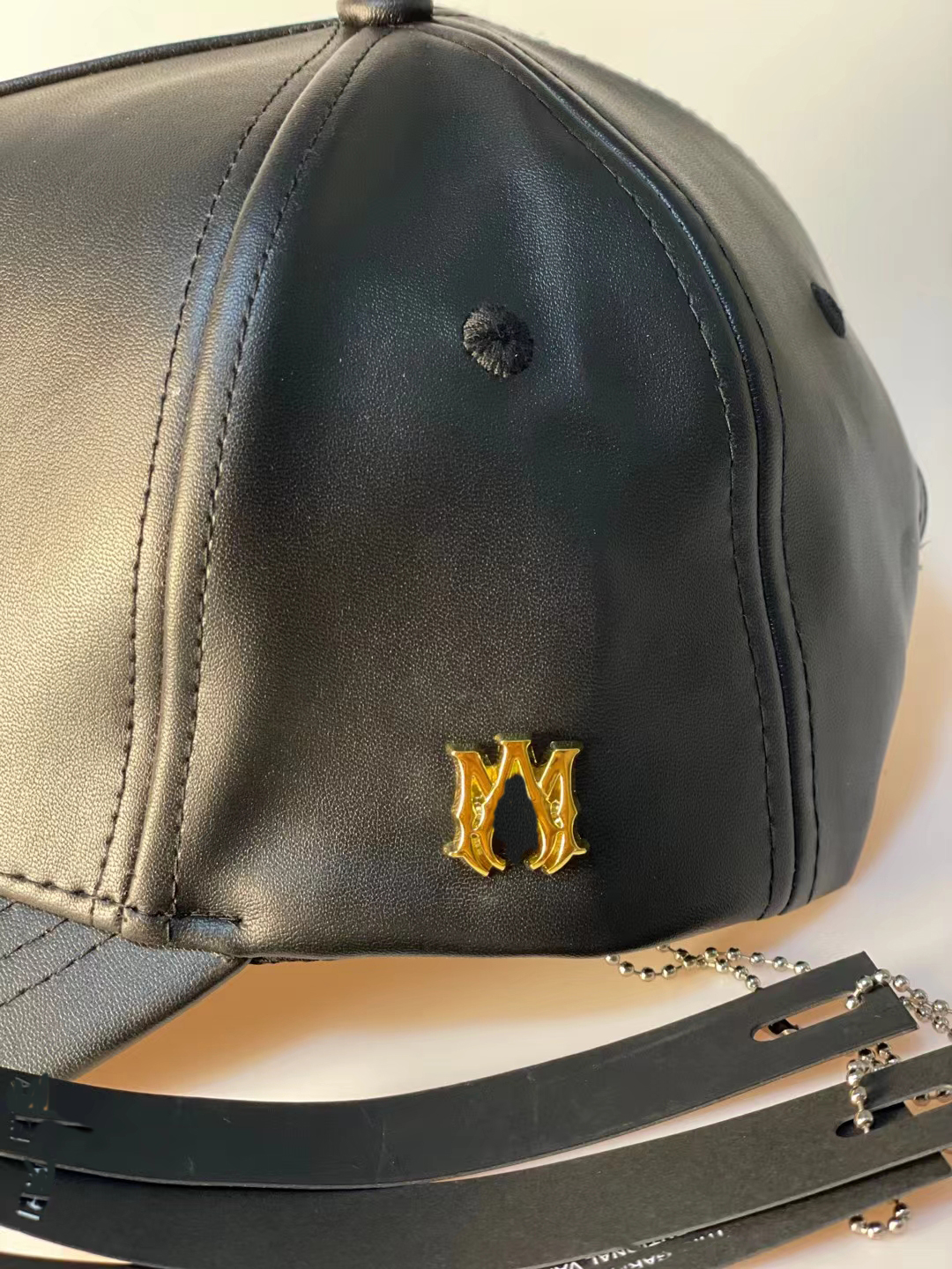 Summer Trend Dome Baseball Cap Men's Badge mönstrad läderhatt svart kurvig hatt mode par hatt skugga