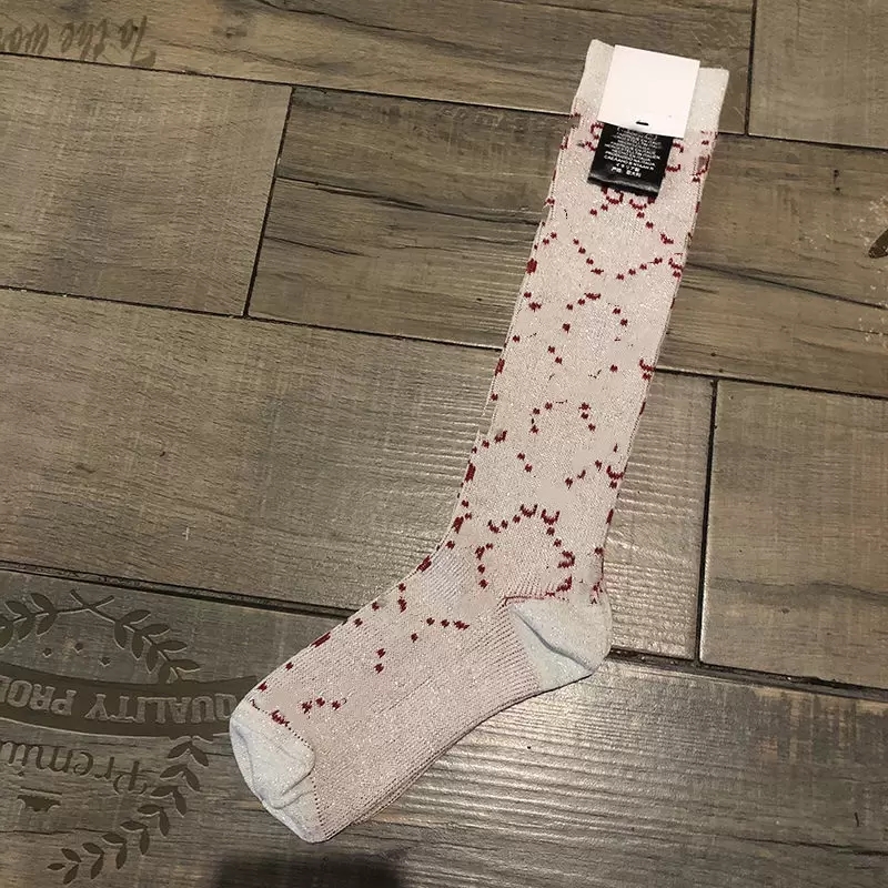 Broderie femme ins net chaussettes rouges or et argent bas hauts Lettre imprimé Bas