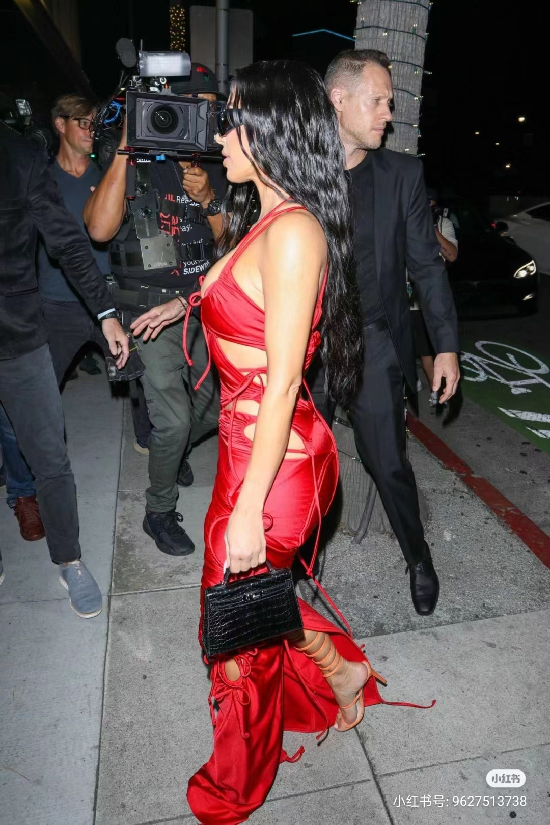 Kobiety ubierają się Yousef Aljasmi Evening Kimkardashian V-Neck Sheath Red Schiaparelli Haute Couture by Danieloseberry