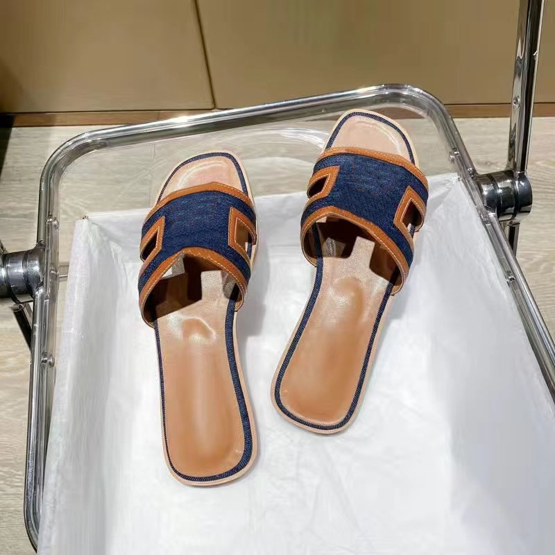 2023 Sandaler Lyxmärke Kvinnor Slides Flat Flip Flops Slide Mode Beach Sandal Tofflor Skor Designer Orange Krokodilskinn Sommar Läderstorlek