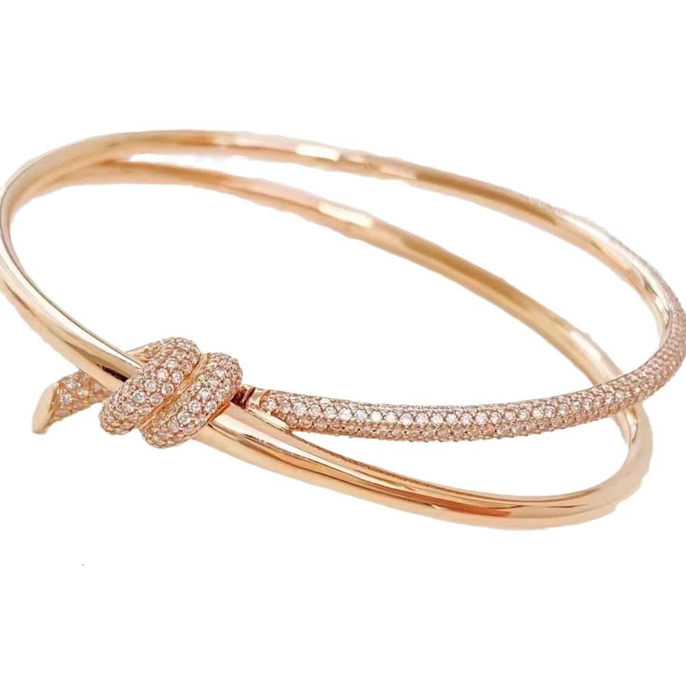 Высококачественный High Edition T Family Full Diamond New Twisted Berse Bracelet Light Luxury Grade Rose Gold Тот же стиль Женский ЧПУ Тренди K31D