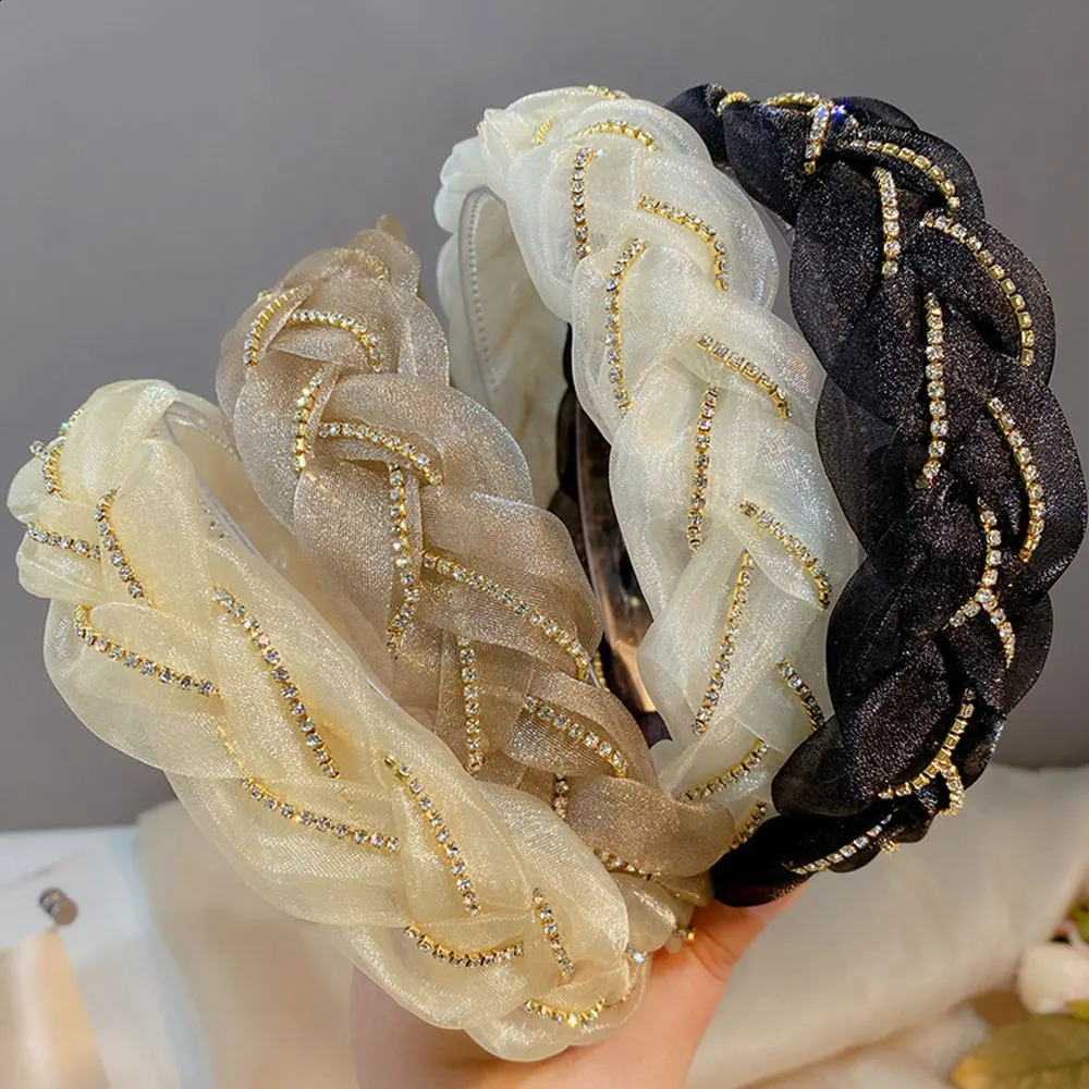 Hair band 2023 Fashion Imitation Pearl Woven Twisted Headband Elegant Rhinestone Lamp Luxury Headband Women's Korean Hair Accessories 231115