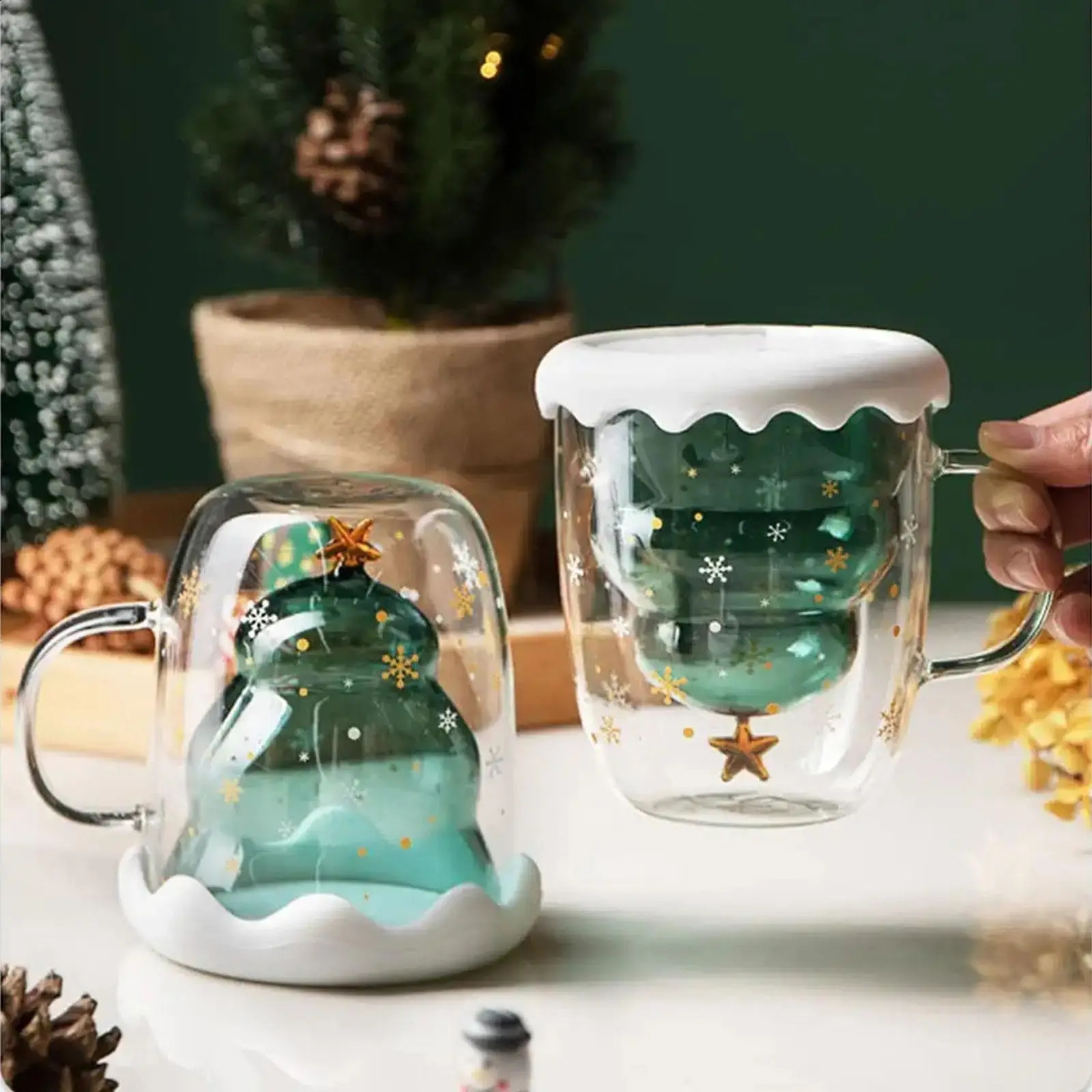 Canecas 2023 Árvore de Natal Copo de Vidro Transparente Caneca de Leite de Café Tumblers com Tampa e Haste de Agitação Crianças Presente 231116