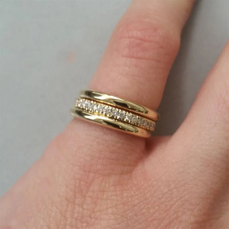 Pierścień Solitaire Huitan Fashion Wedding For Women Micro Paved Cubiz Cyrron Pierścienie Kobiece Akcesoria biżuterii zaręczynowe 231116