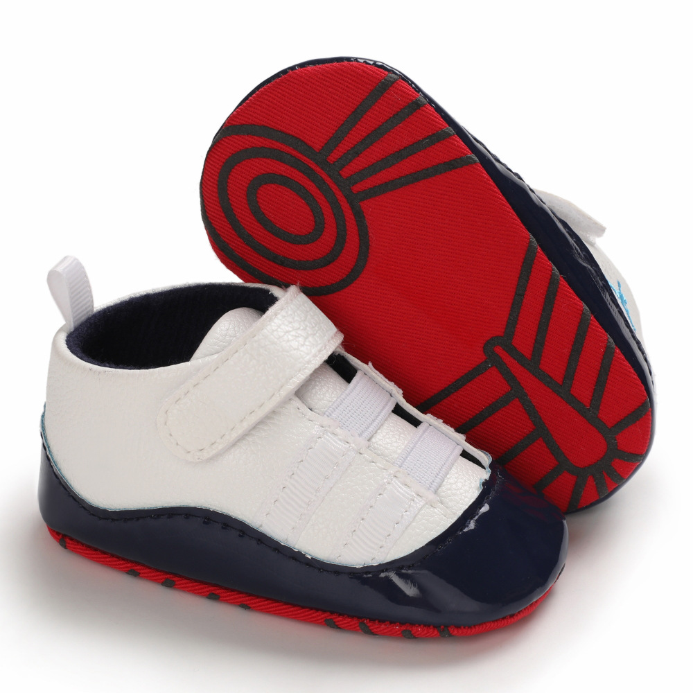 Baby skorskor flickor första vandrare spjälsäng sneakers nyfödda läder basket spädbarn barn mode stövlar barn tofflor småbarn varma mockasiner mjuka sulor