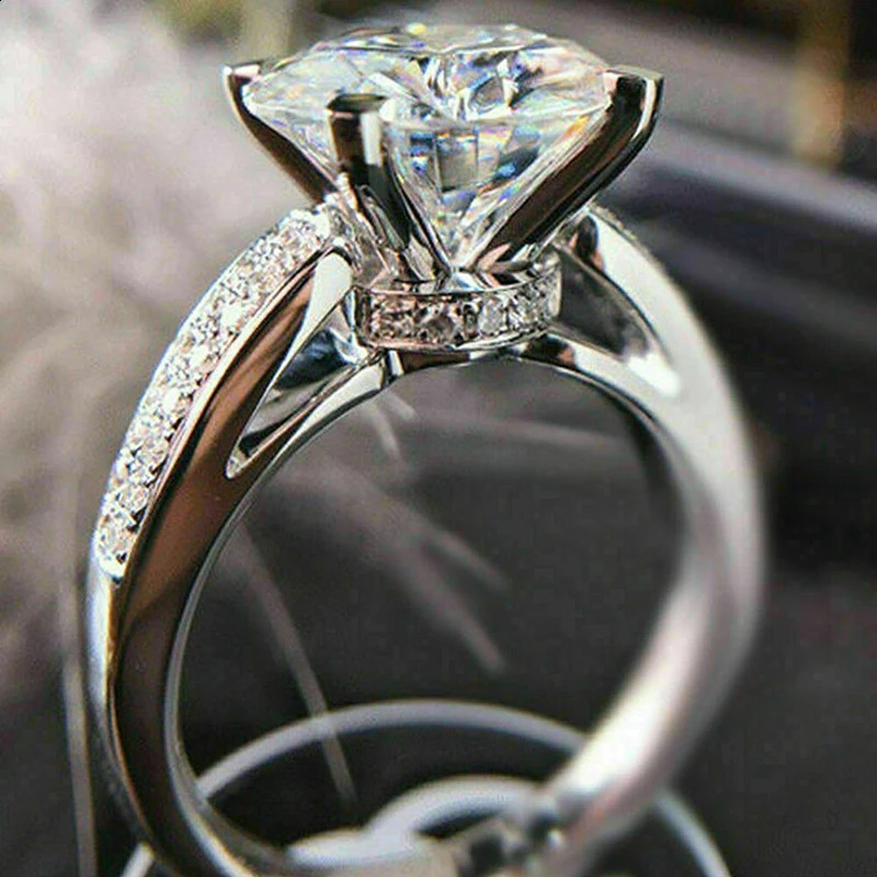 Anello solitario Huitan Classico anello di fidanzamento nuziale le donne Brillante zirconi cristallo proposta anello anniversario regalo gioielli 231116