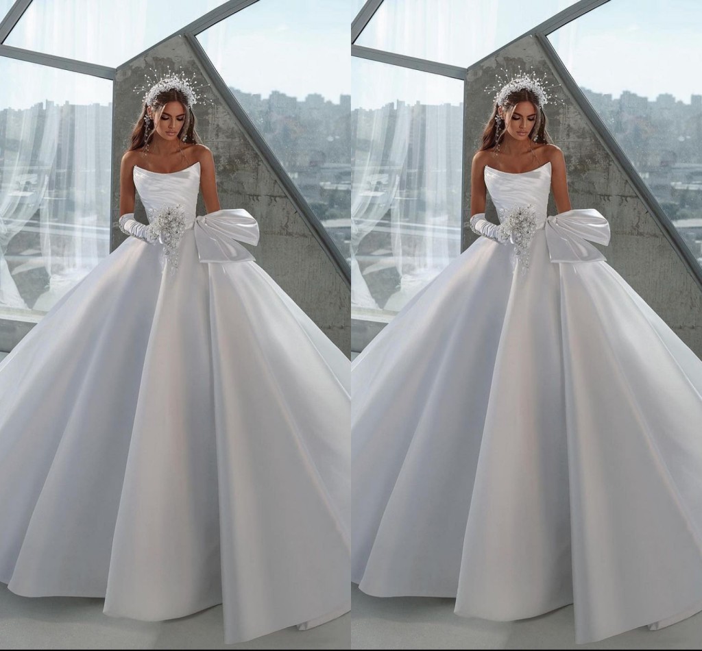 エレガントなプラスサイズ花嫁のためのラインウェディングドレス