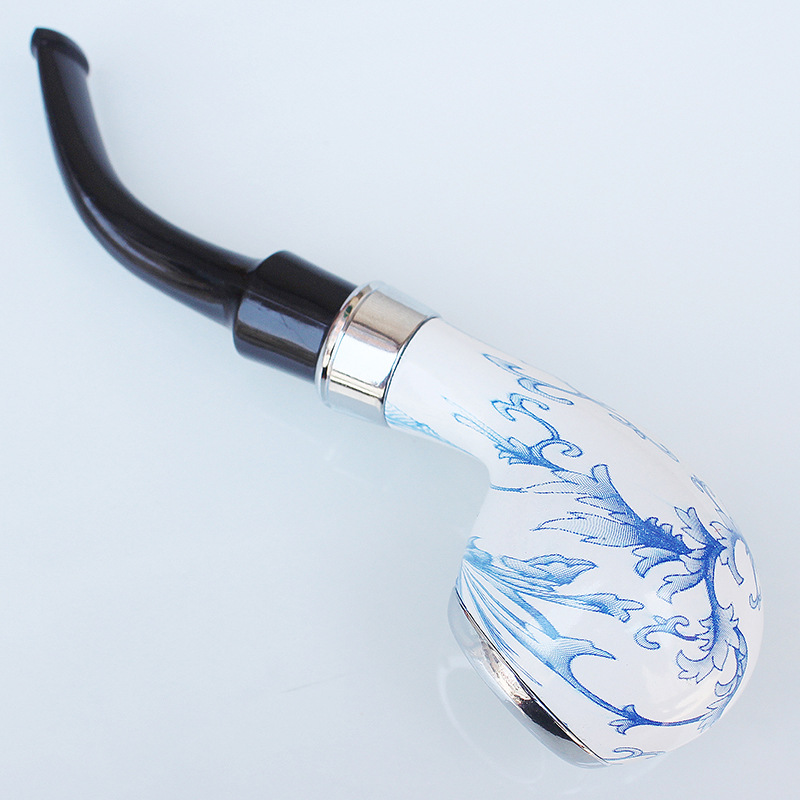 Pipe de style chinois ovale en porcelaine bleue et blanche en bakélite