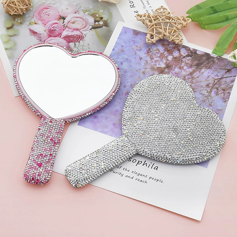 Kompakta speglar Luxury Diamond Hand Mirror Love Heart Mirror Female Handle Makeup Cosmetic Beauty Tools Handheld Vanity Make Up Mirror for Girls 231116