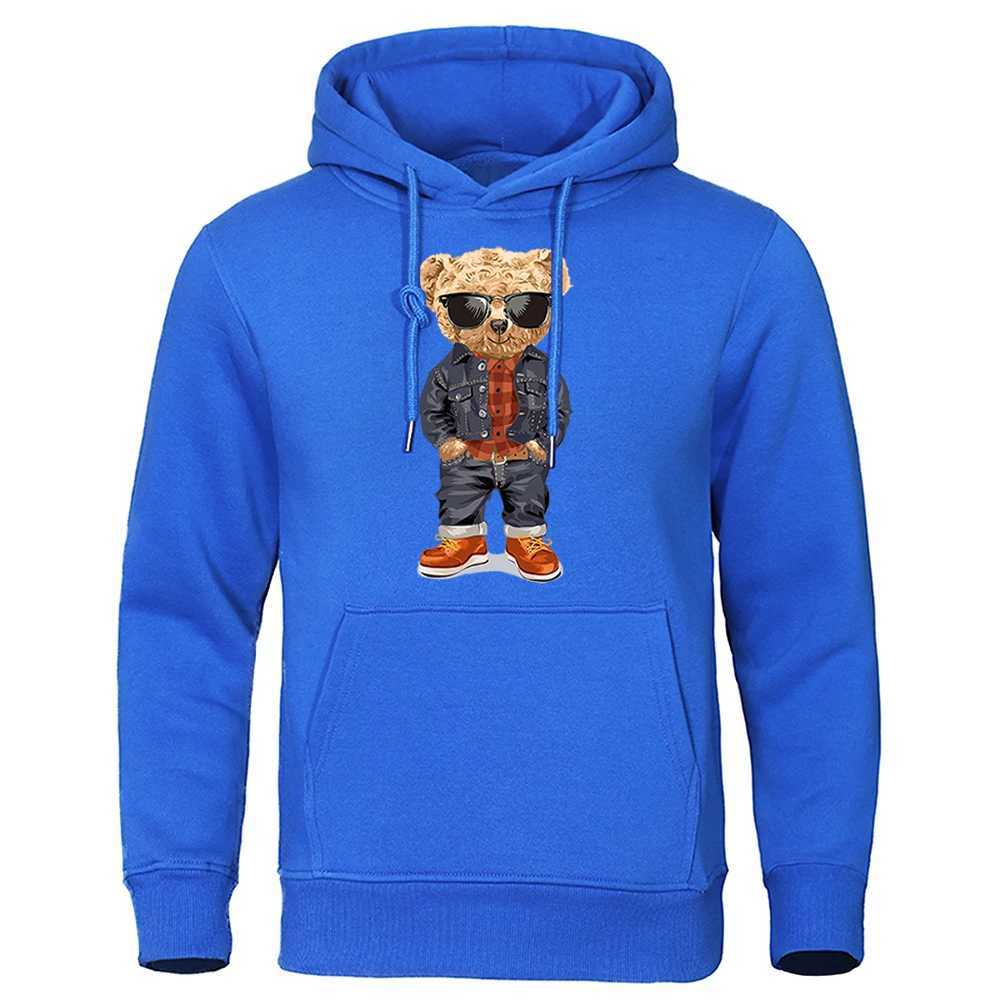 Sweats à capuche pour hommes Sweatshirts Cowboy Teddy Bear avec les mains dans les poches Sweat à capuche pour hommes Imprimé mignon Sportswear Hip Hop Street Sweat à capuche Poche ample Sweat-shirt en polaire J231116