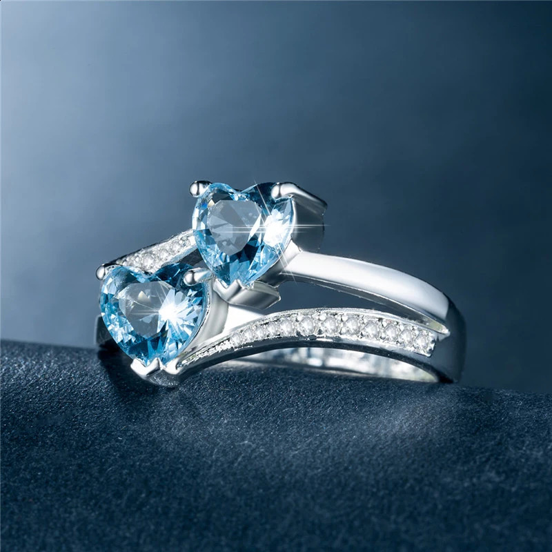 Pierścień Solitaire Huitan Stylowe pierścionki żeńskie Silverplate podwójne w kształcie serca Cubic Zircons Wedding Pierdzież dla kobiet Dziewczyny Miły prezent na urodziny 231116