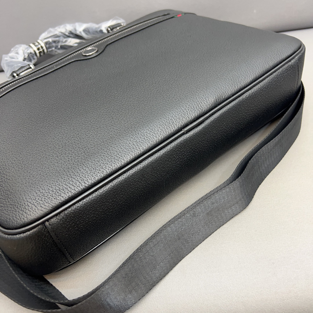 Sacca di design valigette laptop lussuoso sacca laptop design a colori solido cistela grande in pelle sacca da uomo business borse di consegna di polvere di consegna di polvere