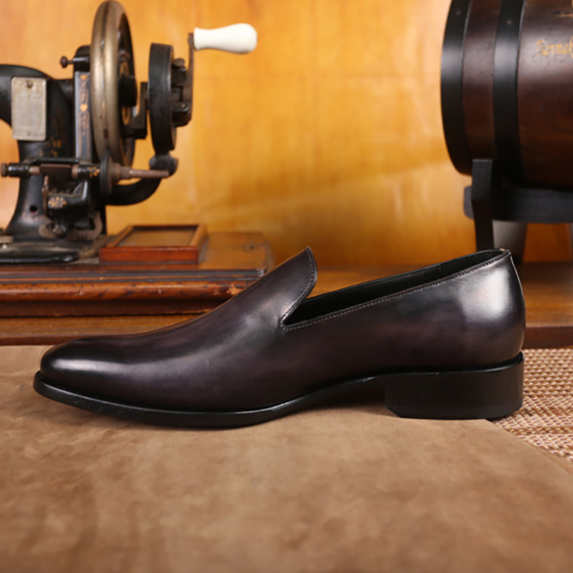 أحذية جلدية كلاسيكية مصنوعة يدويًا للرجال مصنوعة بالكامل باليد مع باطن جلدية أصلية مطلية باليد ومحفورة