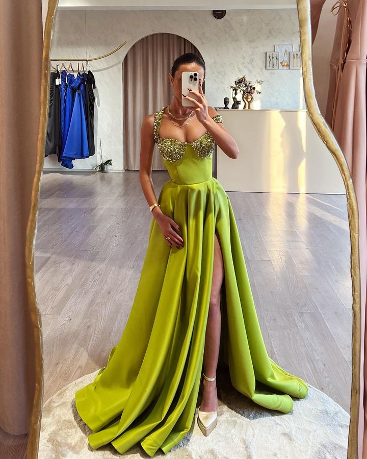 Robe de bal sexy verte trapèze longue pour femme - Col licou - Paillettes - Longueur au sol - Fendue sur le côté - Anniversaire - Concours de célébrité - Robes de soirée - Occasions formelles