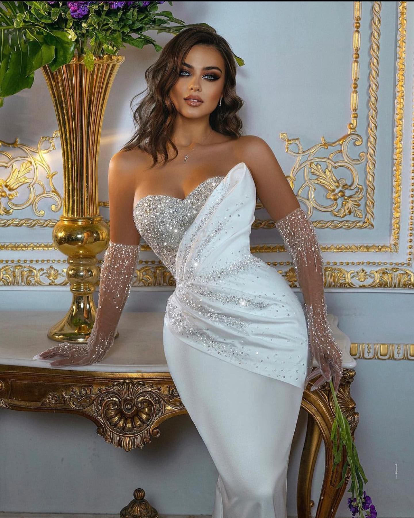 2023 Robes de mariée Robes de mariée Overskirts Silver Crystal Perles Sirène Sans manches Sweetheart Illusion Satin Custom Made Pays Plus Taille Train détachable