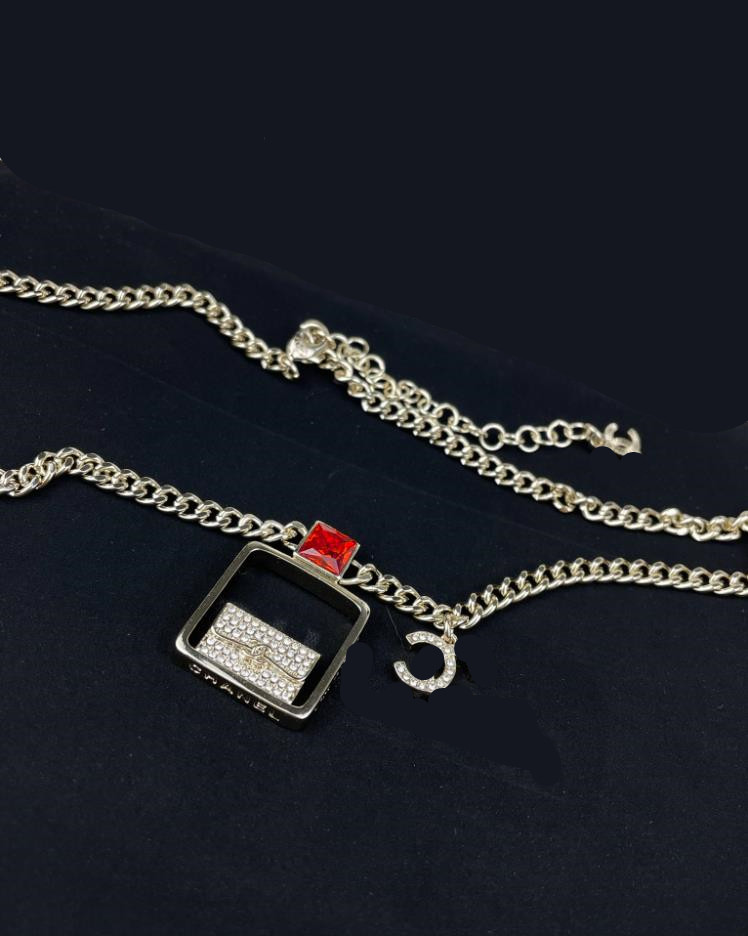 Pendant Necklaces Red Diamond Hollow perfume Bottle Bag Chain Necklace 46 cm long