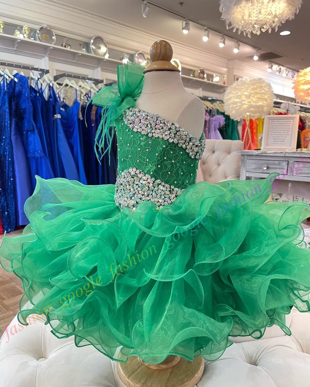 Green Little Girl Cupcake Pageant Dress 2024 One-Coulder AB Stone Ruffles Glitz Baby Kid Fun Fashion Runway Runway Birthday Cocktail Party Barty Toddler