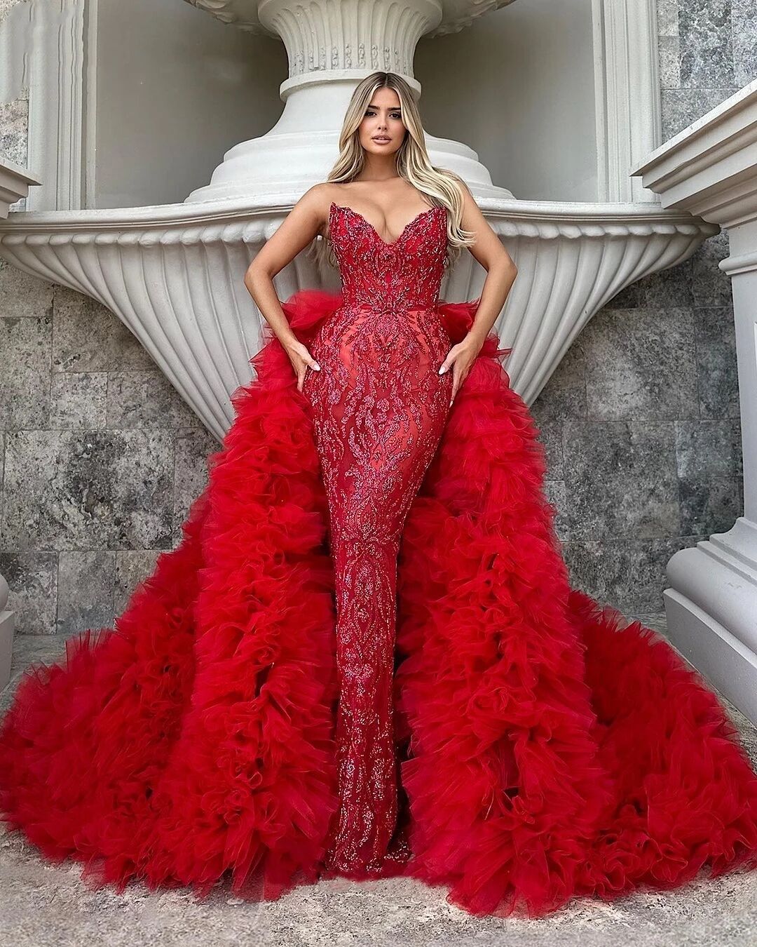 Elegant Red Lace Mermaid aftonklänningar Sexig Lllusion V-hals Applices Slim Fit Löstagbar Tulle Tail Prom Dresses Custom Made D-L23537