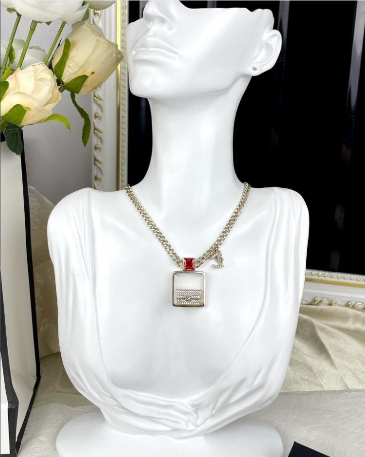 Pendant Necklaces Red Diamond Hollow perfume Bottle Bag Chain Necklace 46 cm long