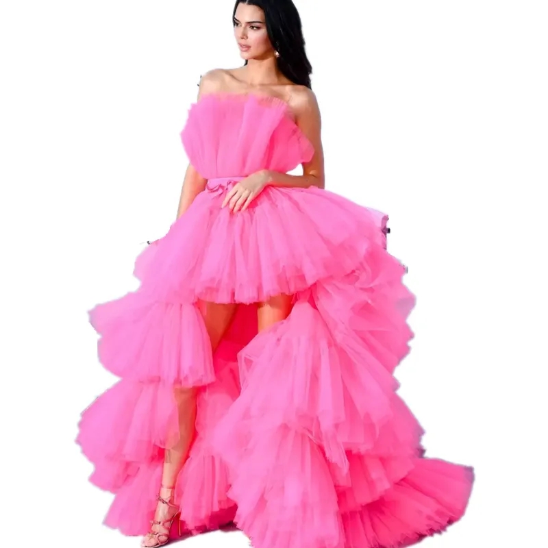 Fuchsia Hot Pink High Low Prom -klänningar Stropplösa Tiered Tulle Evening Celebrity Dress 2023 Luxury Puffy Long Pageant Dress for Women