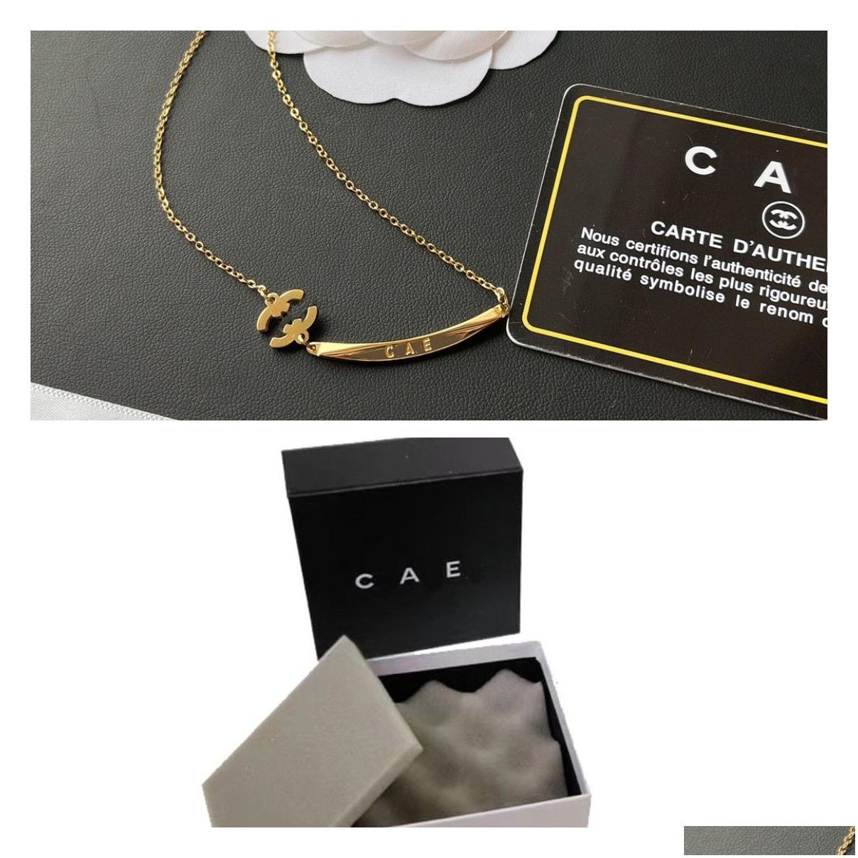 Hänghalsband märke armbågsbrev halsband designat för kvinnor lång kedja guldpläterad designer smycken utsökta droppe dh39c