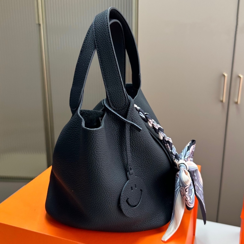 Sac à main de créateur classique Fread Free Fix entièrement fait à la main Sac panier de légumes TC TC CowHide Bodet Sac LyChee Match Sac en cuir authentique pour femmes