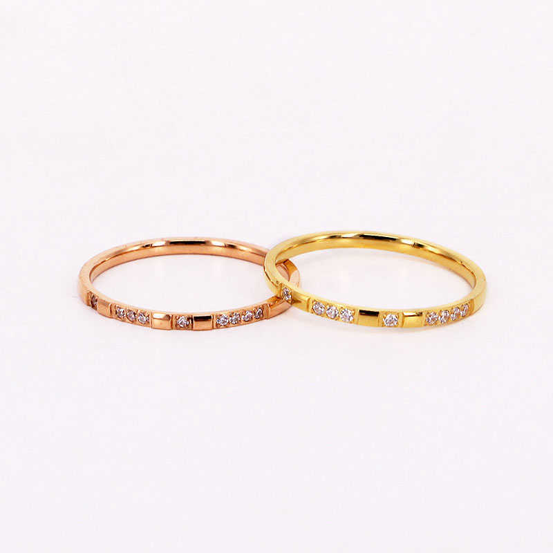 Anillos de banda de lujo que no se desvanecen 316 L Acero inoxidable Pave Micro Zircon Ring Mujer 18 K Chapado en oro Anillo de personalidad de moda que no se desvanece