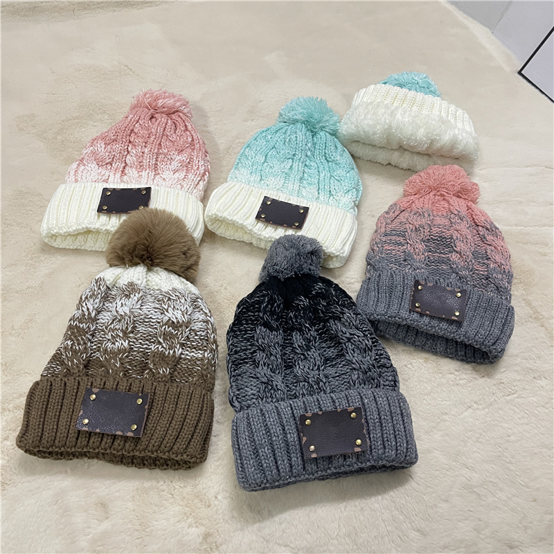 Winter Merk Vrouwelijke Pom Poms Hoed Mode Cap Voor Vrouwen Designer Gebreide Beanie Caps Dames Dikker Mutsen Fleecing Gradiënt Skimuts