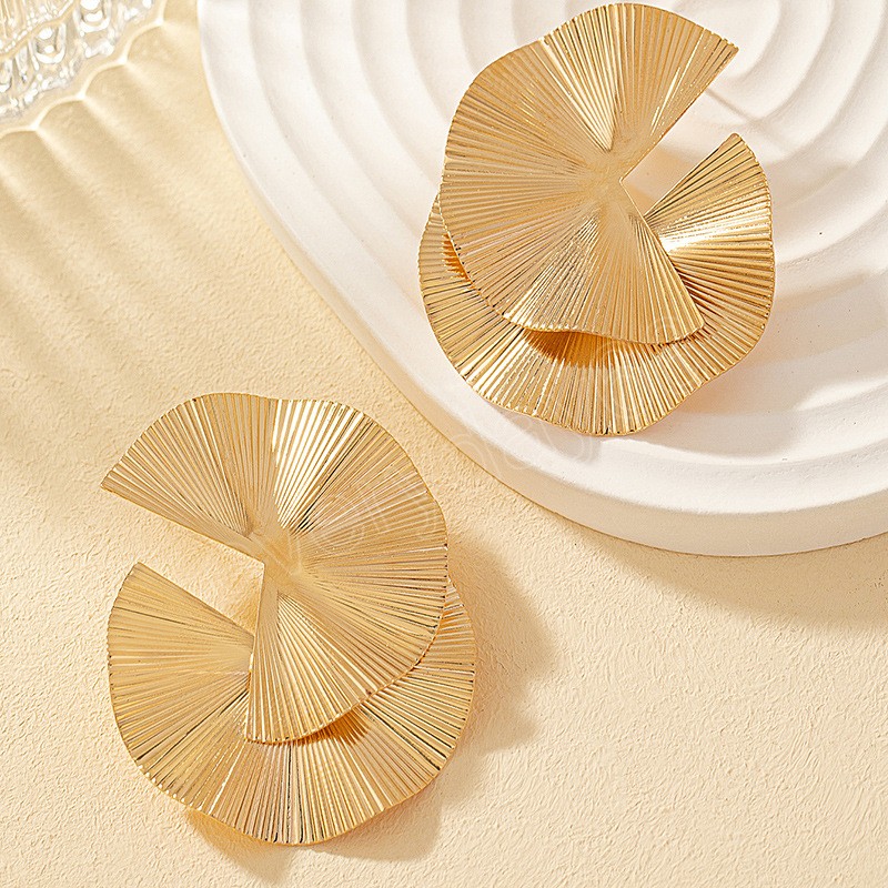 Personality Creative Metal Ginkgo Leaf Stud Earrings for Women Vintage Gold Color Geometric Earrings Christmas Gift