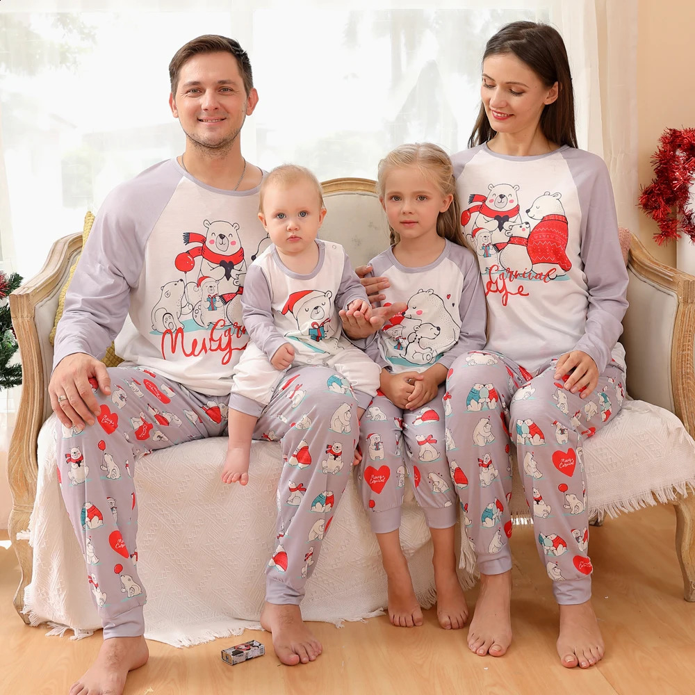 Bijpassende familie-outfits Jaarkleding Cartoon beer Print Nachtkleding Kerstpyjama Set Ouder-kind Baby Romper Kerstlook 231118