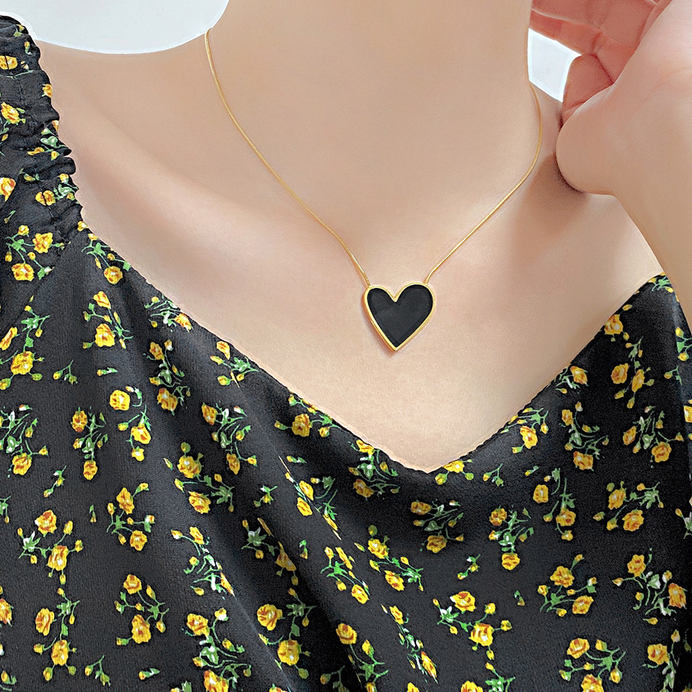 Fashion Love Heart Pendant Necklaces Women Stainless Steel Trendy Designer Gold Clavicle Chain Choker Jewelry Gifts for Ladies