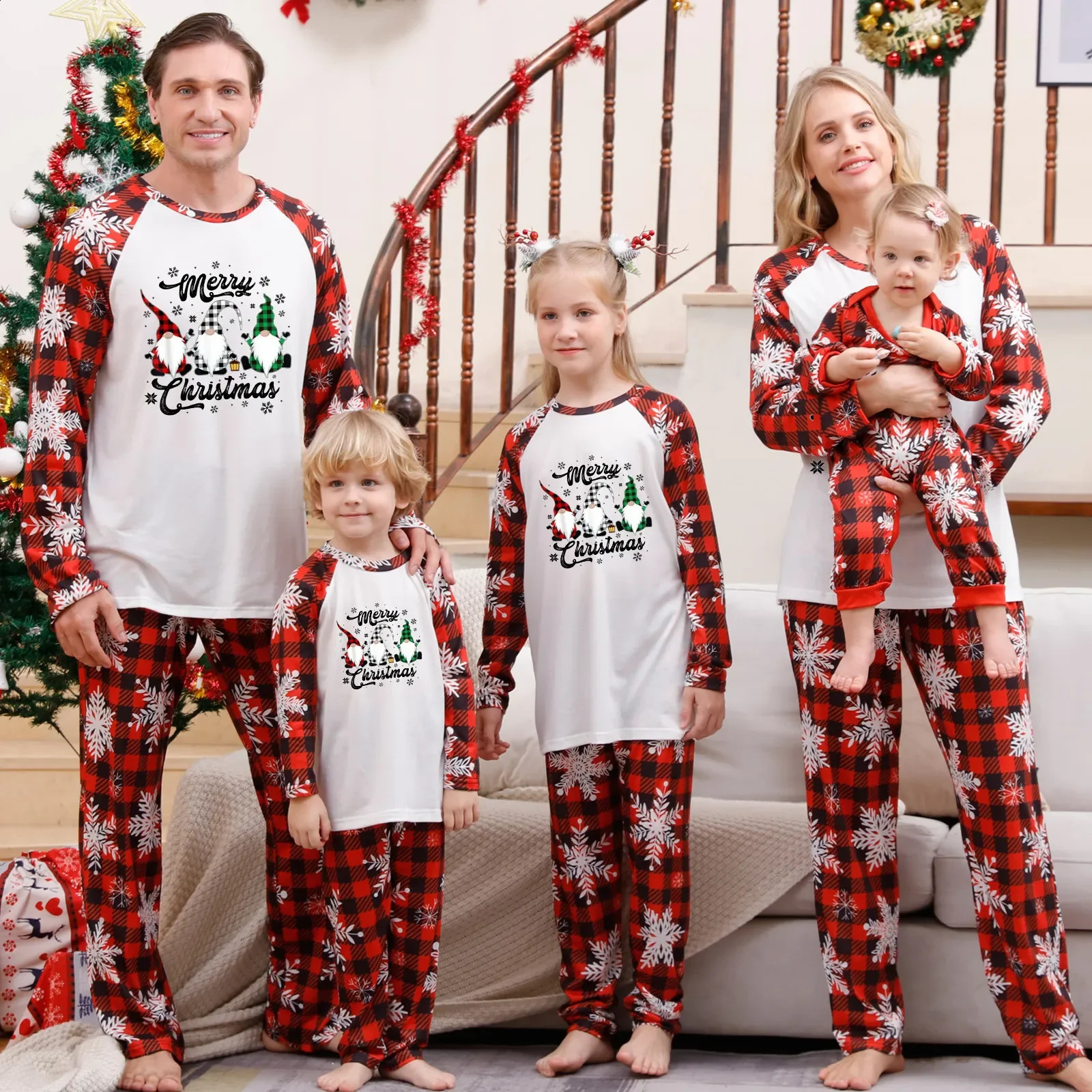 Aile Eşleşen Kıyafetler Xmas Karikatür Baskı Family Noel Ebeveyn Çocuk Bebek Giysileri Moda 2023 Pijama Kar Tanesi 231118