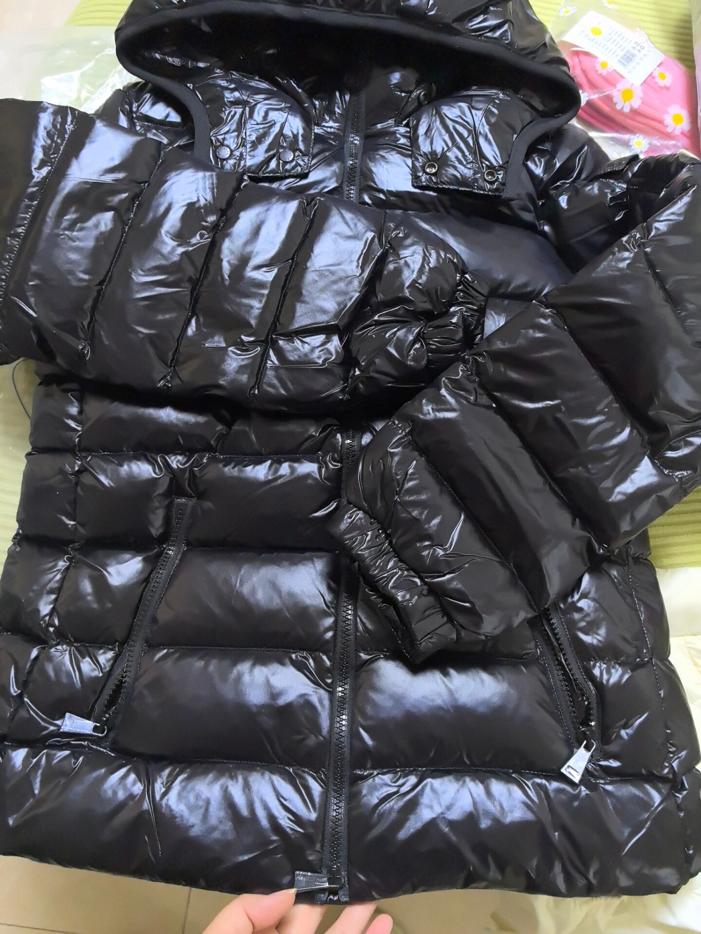 Women Monclair Down Coats Krótkie puchnięte kurtki kurtki żeńskie kurtki designerskie z kapturem Tops Slim Windbreaker ciepłe top płaszcze s-2xl