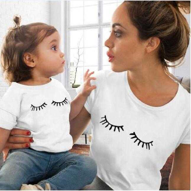 T-shirts Eye Lashes Lèvres Rouges Imprimer Femmes et Enfants T-shirt Drôle Famille Correspondant Vêtements D'été Mère Fille Casual Tshirt P230419