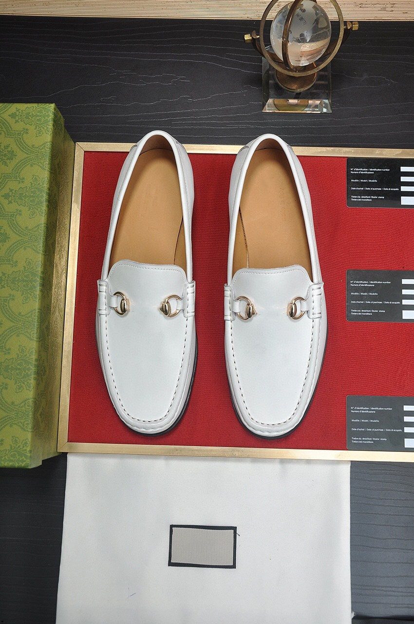 8 Model Erkekler Tasarımcı Elbise Ayakkabı Beyler İngiliz Stil Paty Deri Düğün Ayakkabıları Lüks Erkekler Flats Deri Oxfords Resmi Ayakkabı Loafers Zapatos Hombre